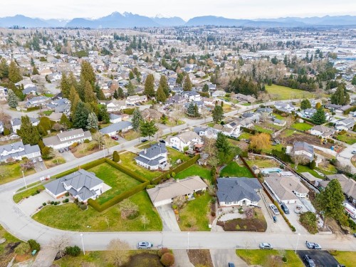 5690 Sunrise Crescent W, Surrey, BC 