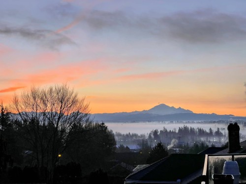 5690 Sunrise Crescent W, Surrey, BC 