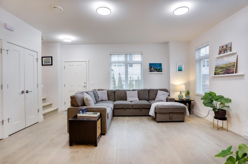 118-2070 Oak Meadows Drive, Surrey, BC 