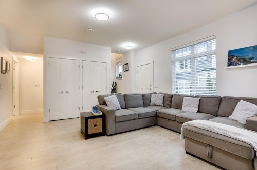 118-2070 Oak Meadows Drive, Surrey, BC 