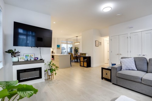 118-2070 Oak Meadows Drive, Surrey, BC 