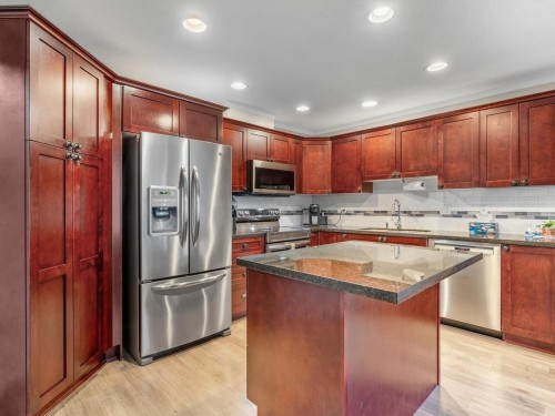 17-16995 64 Avenue, Surrey, BC 