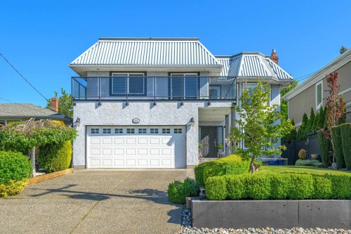 15627 Buena Vista Avenue  White Rock, BC V4B 1Z3