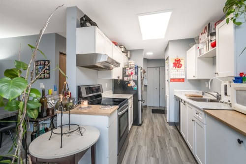 206-9682 134 Street, Surrey, BC 