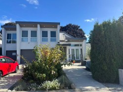1525 King George Boulevard  Surrey, BC V4A 9R3