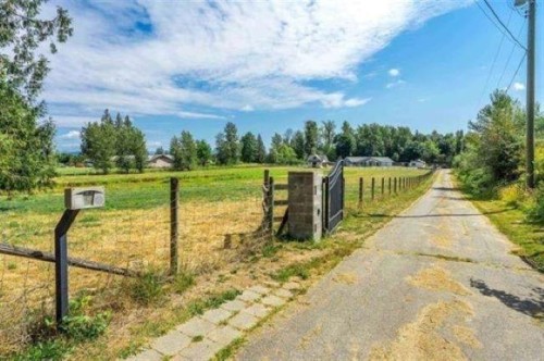 4102 Lefeuvre Road  Abbotsford, BC V4X 1N8