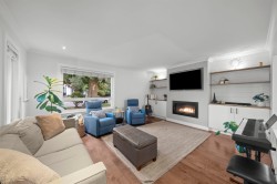 13507 15 Avenue  Surrey, BC V4A 5H4