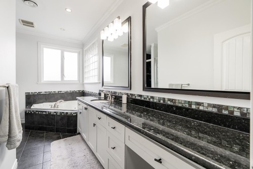 14867 76A Avenue, Surrey, BC - Indoor Photo Showing Bathroom