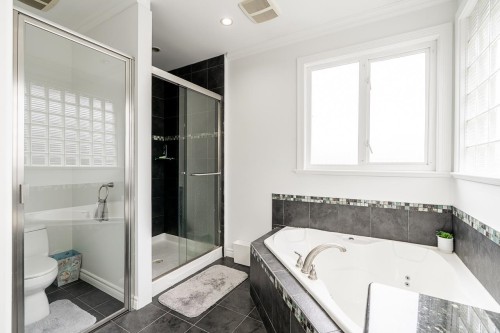 14867 76A Avenue, Surrey, BC - Indoor Photo Showing Bathroom
