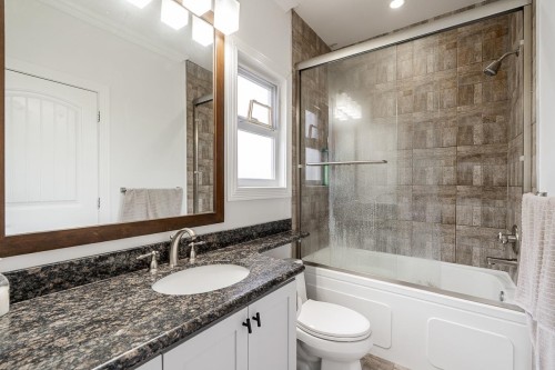 14867 76A Avenue, Surrey, BC - Indoor Photo Showing Bathroom