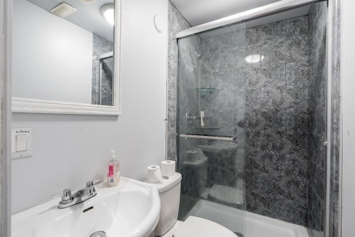 14867 76A Avenue, Surrey, BC - Indoor Photo Showing Bathroom