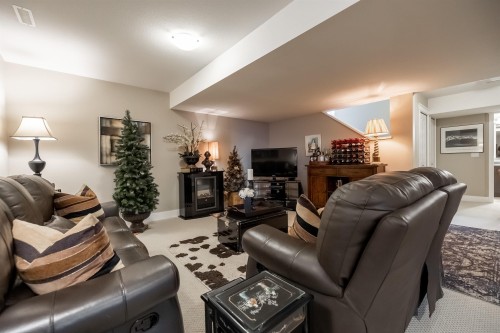 6068 163A Street, Surrey, BC 