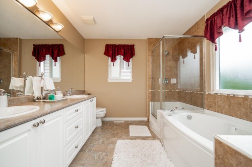 18954 71 Avenue, Surrey, BC 