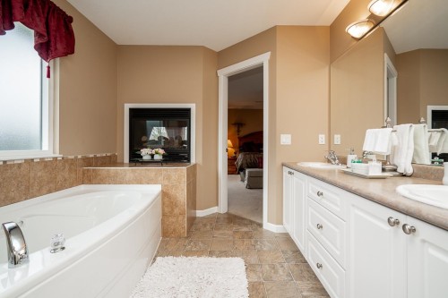 18954 71 Avenue, Surrey, BC 