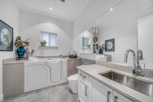 13766 56A Avenue, Surrey, BC 