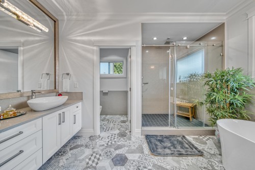 13766 56A Avenue, Surrey, BC 