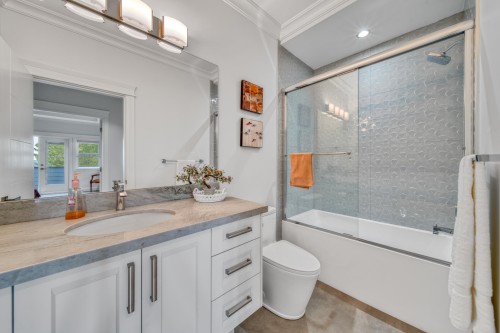 13766 56A Avenue, Surrey, BC 