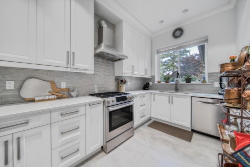 13766 56A Avenue, Surrey, BC 