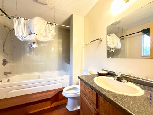 18572 76 Avenue, Surrey, BC 