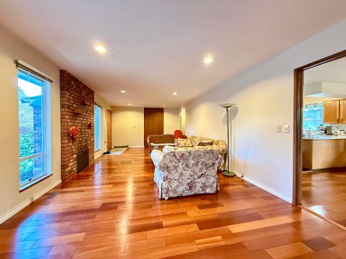 18572 76 Avenue, Surrey, BC 