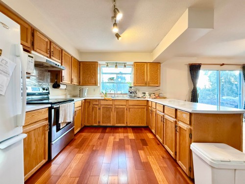 18572 76 Avenue, Surrey, BC 