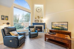 109-10250 155a Street  Surrey, BC V3R 4K5