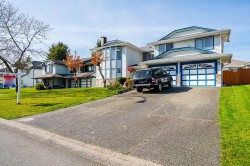 14317 89a Avenue  Surrey, BC V3V 7T1