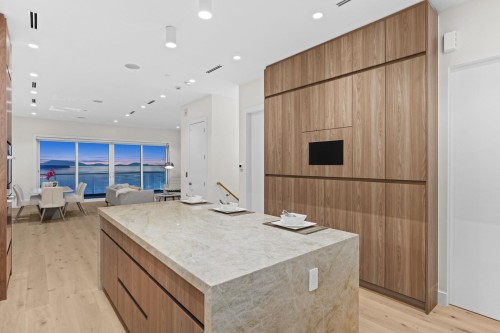 14799 Oxenham Avenue, White Rock, BC 