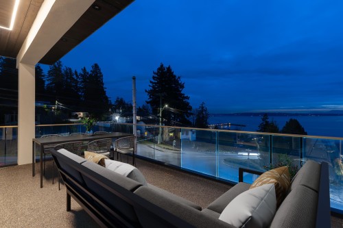 14799 Oxenham Avenue, White Rock, BC 