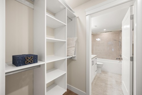 302-11063 Ravine Road, Surrey, BC 