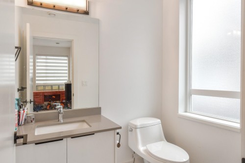 19-18855 72 Avenue, Surrey, BC 