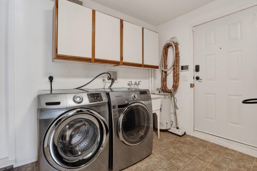 19529 60A Avenue, Surrey, BC 