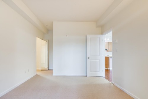 202-15388 101 Avenue, Surrey, BC 