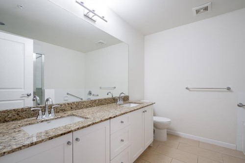 202-15388 101 Avenue, Surrey, BC 