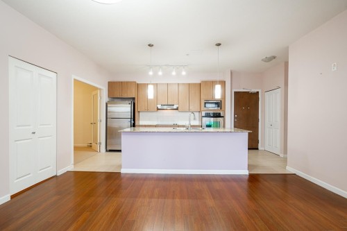 202-15388 101 Avenue, Surrey, BC 