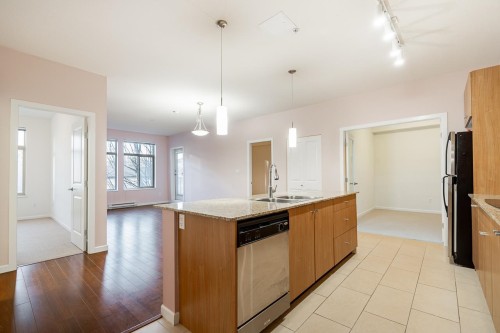 202-15388 101 Avenue, Surrey, BC 