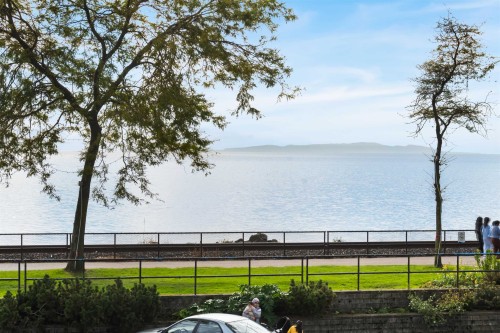 206-1119 Vidal Street, White Rock, BC 