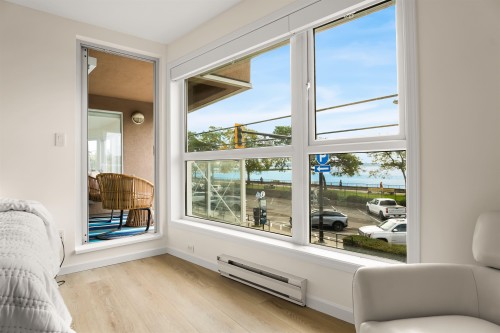 206-1119 Vidal Street, White Rock, BC 