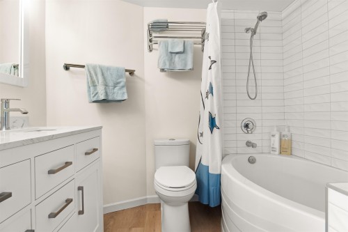 206-1119 Vidal Street, White Rock, BC 