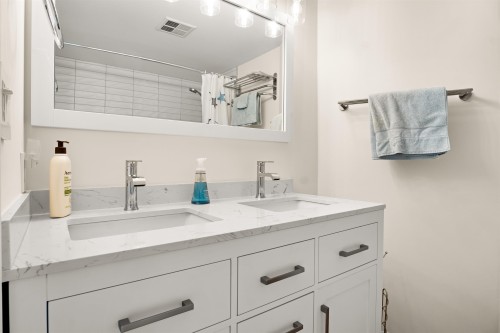 206-1119 Vidal Street, White Rock, BC 