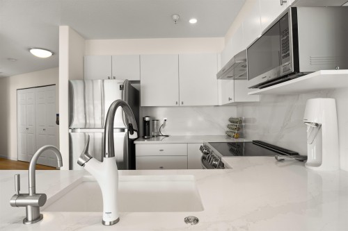 206-1119 Vidal Street, White Rock, BC 