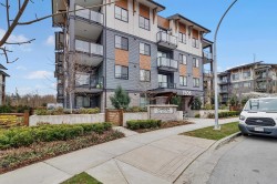 327-7506 199a Street  Langley, BC V2Y 3K9