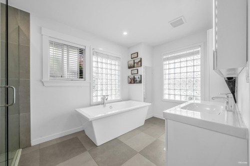 13658 19 Avenue, Surrey, BC 