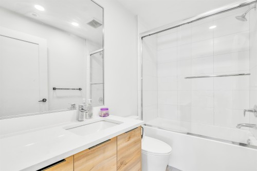 212-14818 60 Avenue, Surrey, BC 