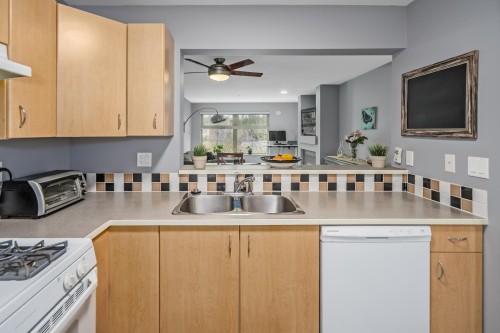 417-15210 Guildford Drive, Surrey, BC 