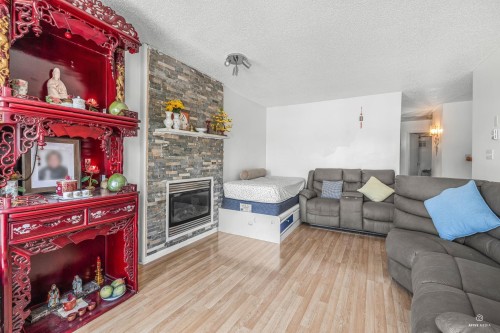 216 Davis Crescent, Langley, BC 