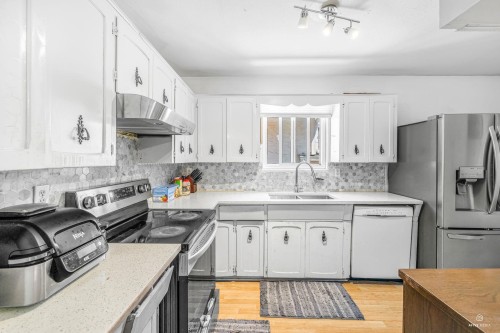 216 Davis Crescent, Langley, BC 