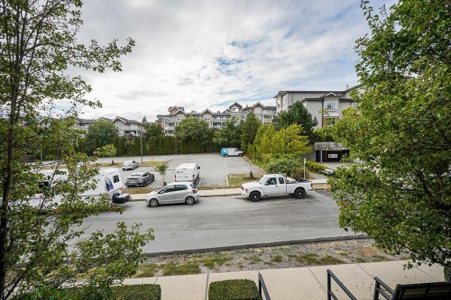 316-6480 195A Street, Surrey, BC 