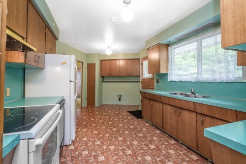 15875 101A Avenue, Surrey, BC 