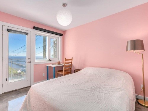 15061 Victoria Avenue, White Rock, BC 